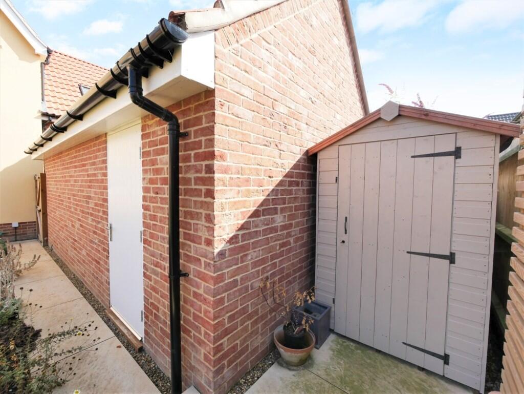 GARDEN SHED