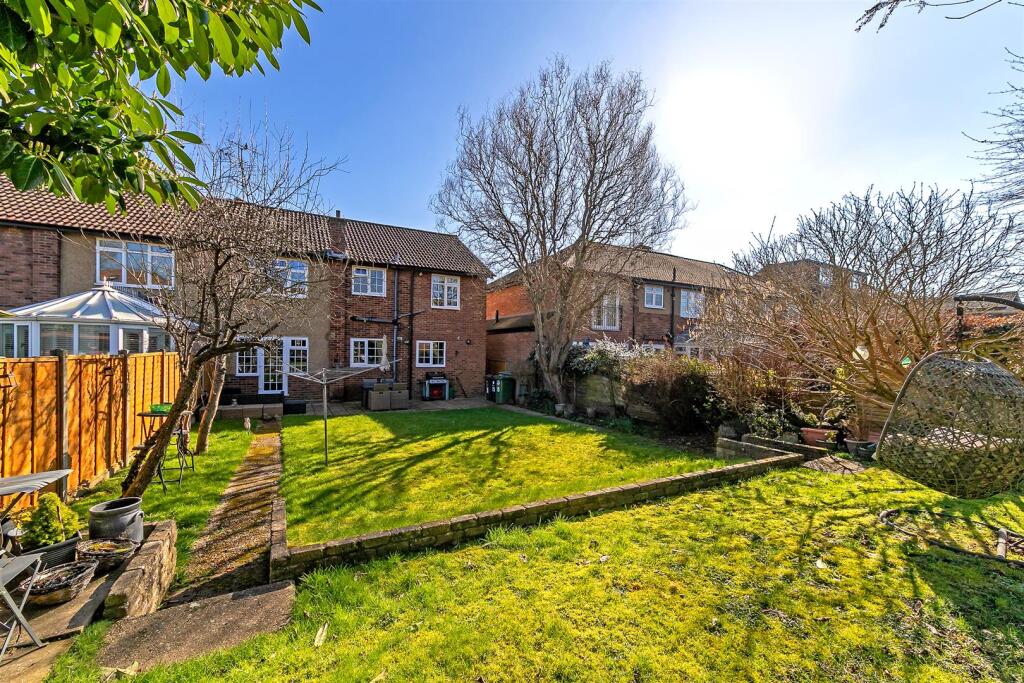 15BlackthornClose-63.jpg