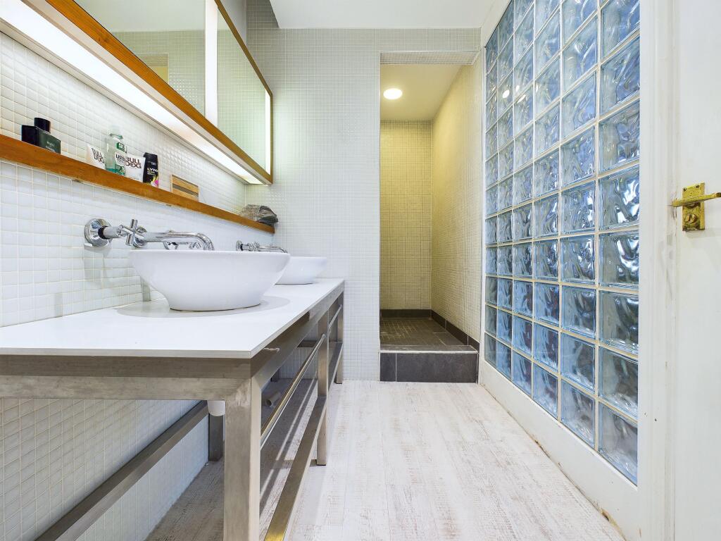 En-suite to Bedroom Two