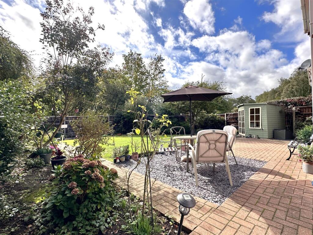 Delightful Established Garden 829