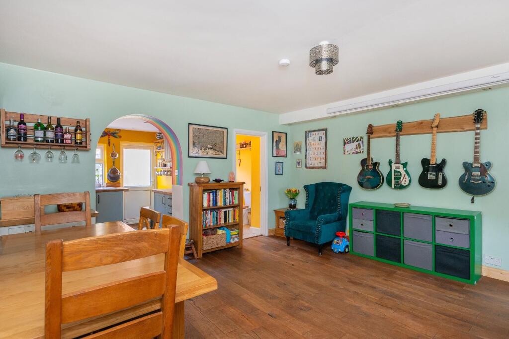 0B5SEE - Sitting Dining Room B.jpg