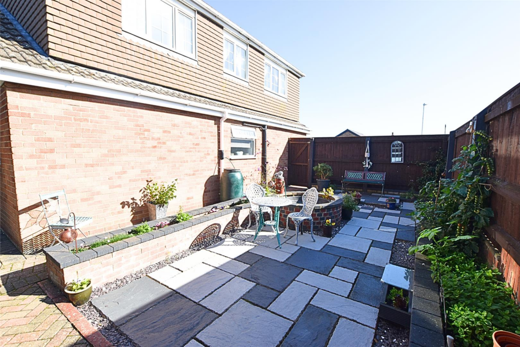 THE SIDE GARDEN