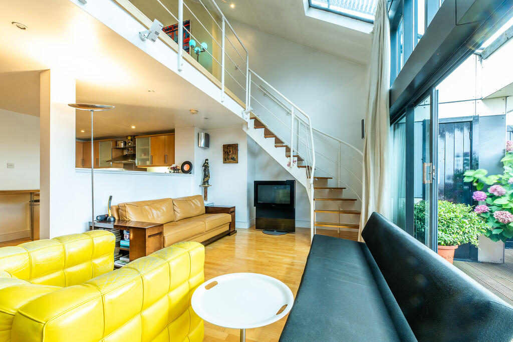 33 Kings Court 01...