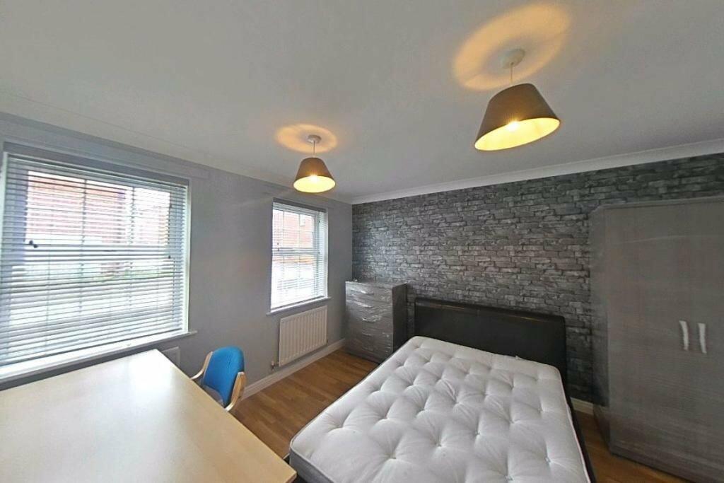 243656_31887057_IMG_