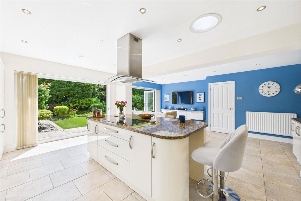 Kitchen/ Dining Area