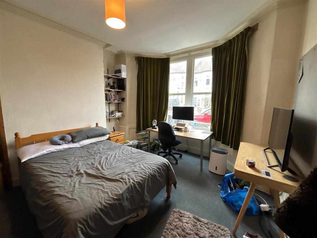 Bedroom 6.jpg