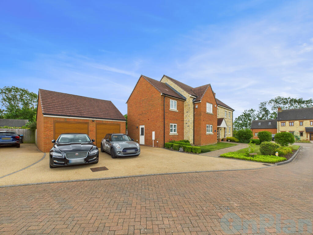 CAM04024G0-PR0028-STILL044