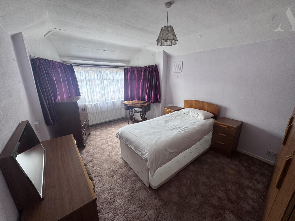 3 Gaydon Road ~bedroom 1