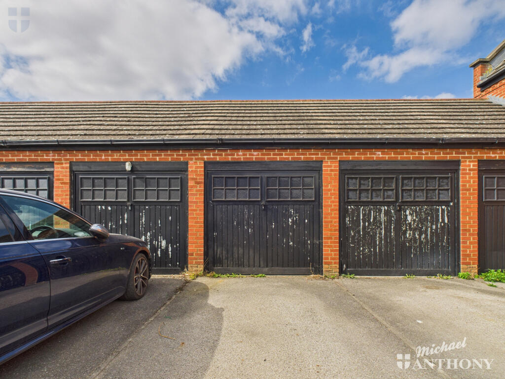 CAM03218G0-PR0744-STILL026