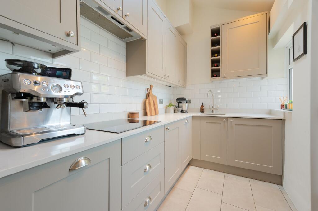 KITCHEN DINER AND LOUNGE