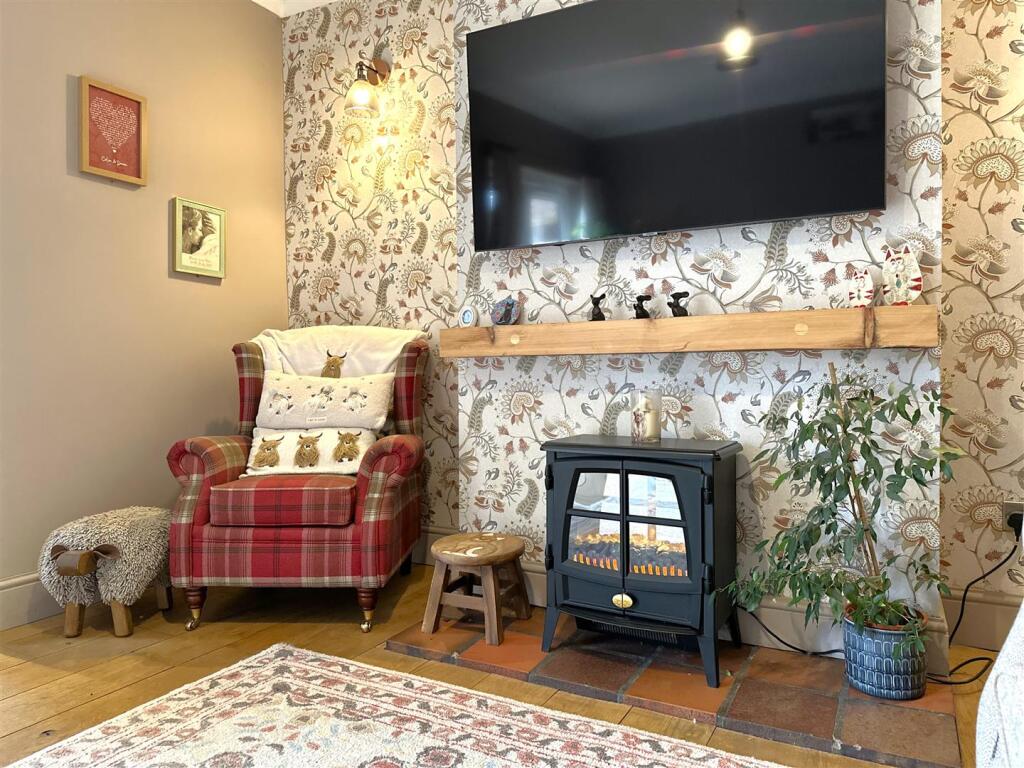 Complementary Feature Wall 205