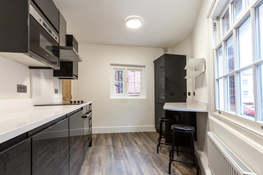 Kitchen 1 full (2 of