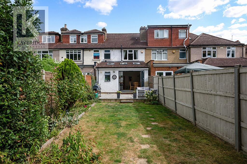 Stoneleigh Avenue, Worcester Park - KT4 8YB