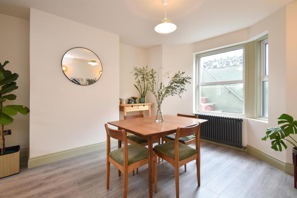 Open plan kitchen/diner