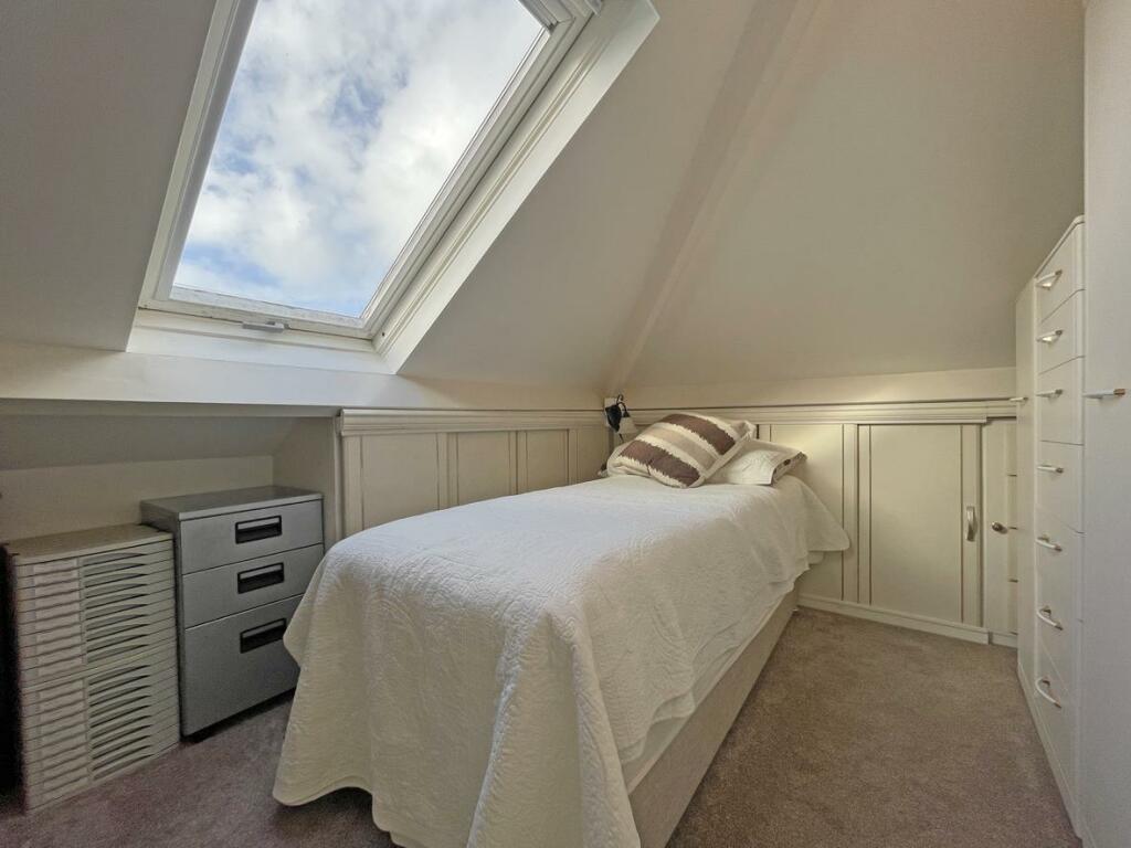 Kingswear Crescent 8 - Bed 3.jpg