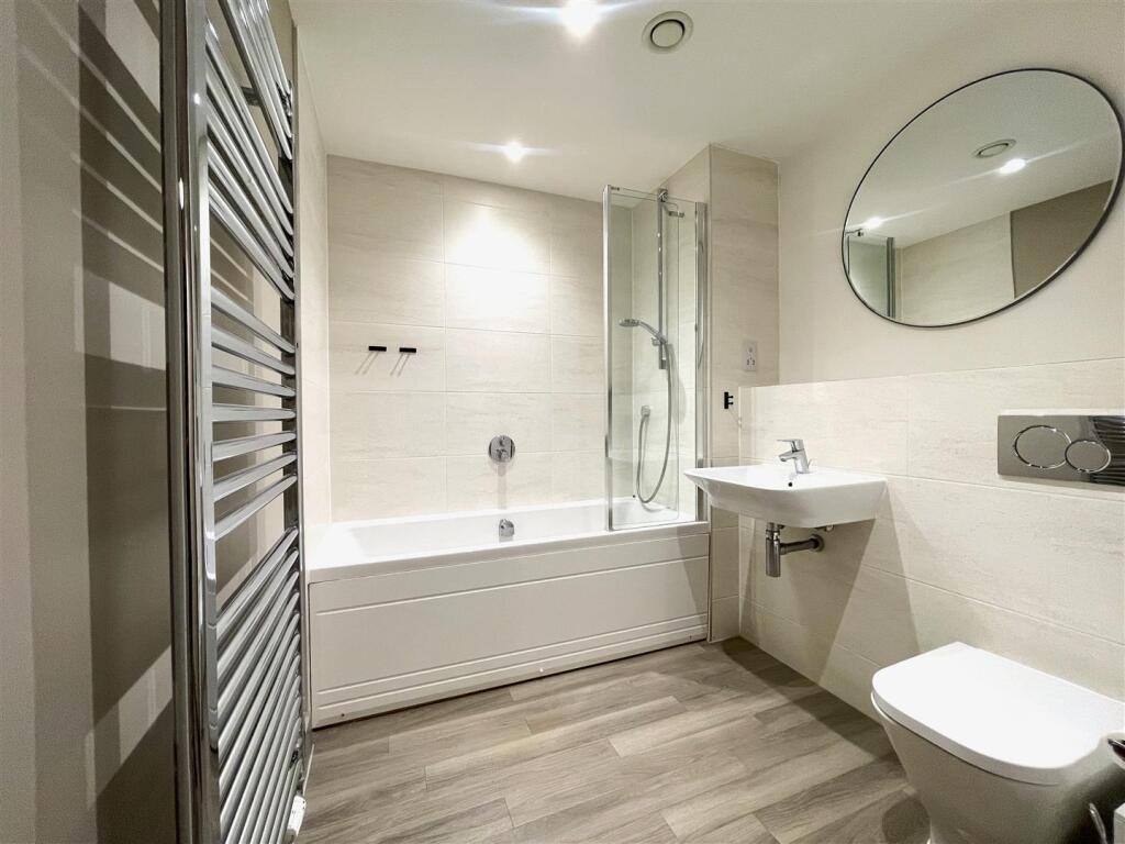 7 - 2 Bedroom Flat for Auction, Paintworks.JPG