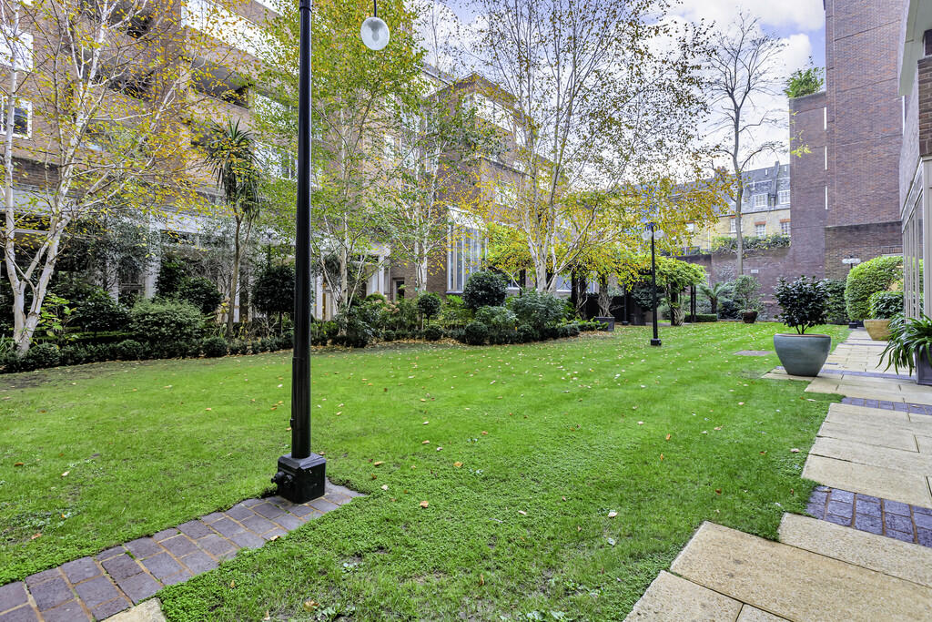 19, 55 Ebury Stre...