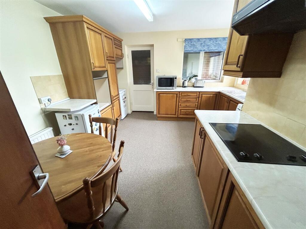 KITCHEN/ BREAKFAST ROOM
