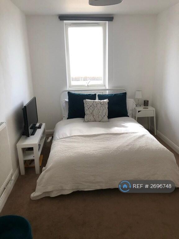 Spacious Double Bedroom 