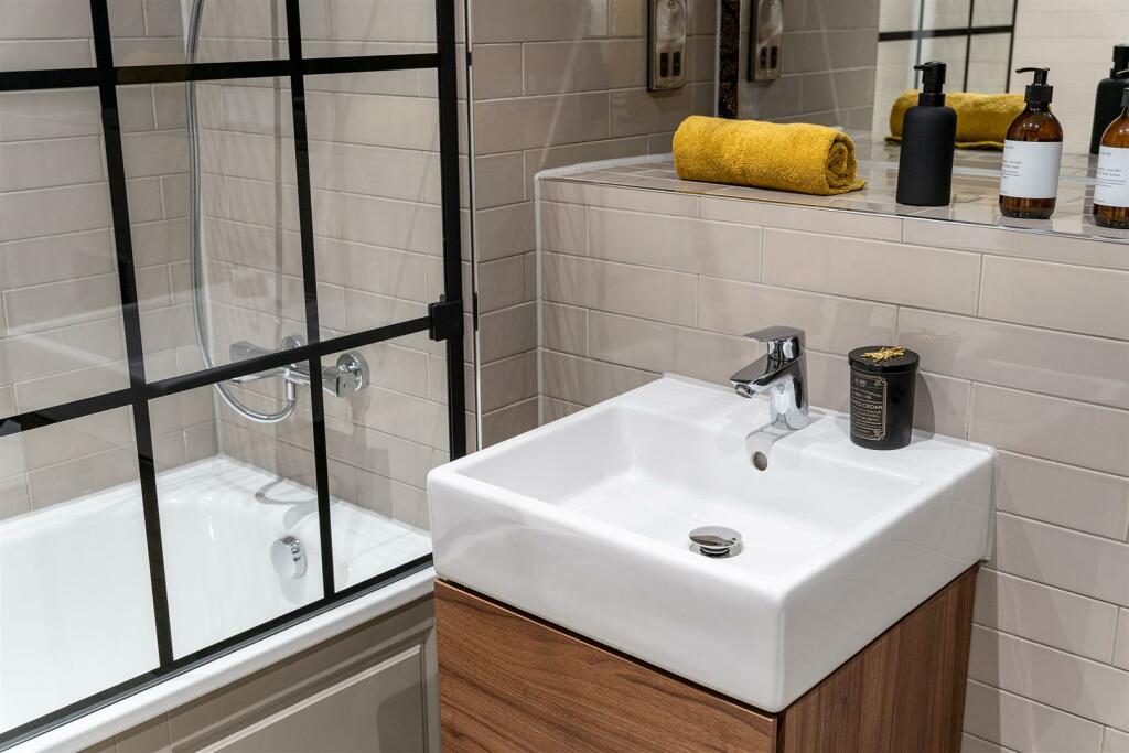 Priory House Showhome - by Ralph Media Group 09372