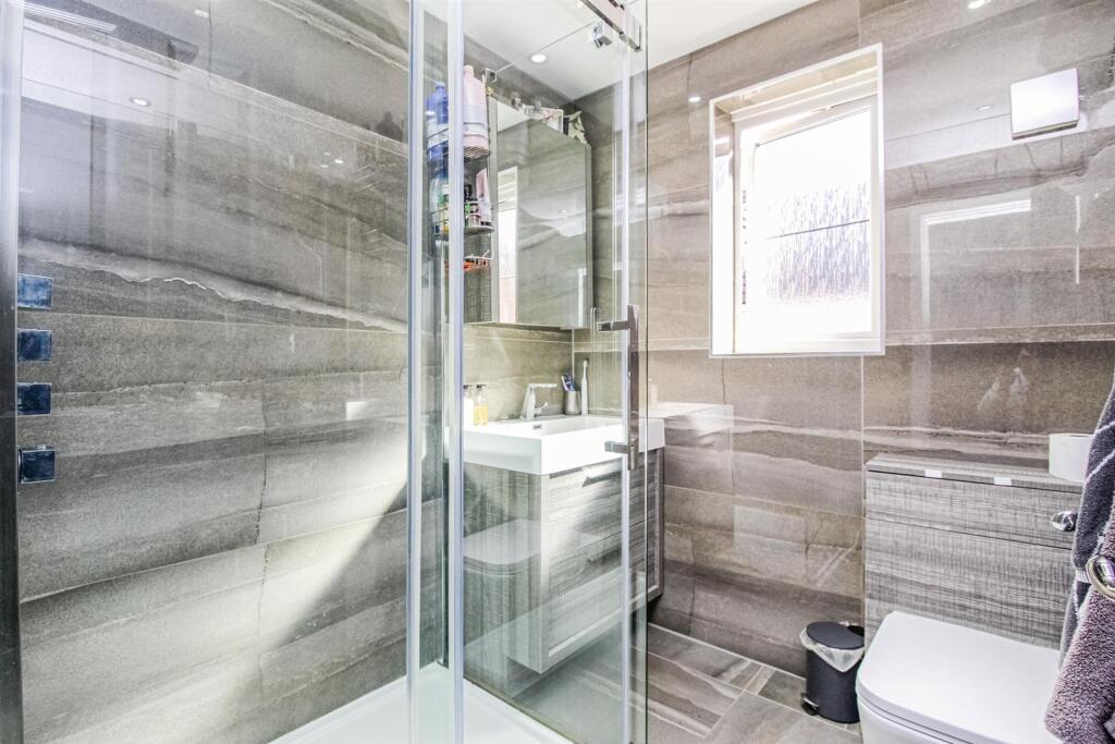 EN SUITE SHOWER ROOM/W.C.