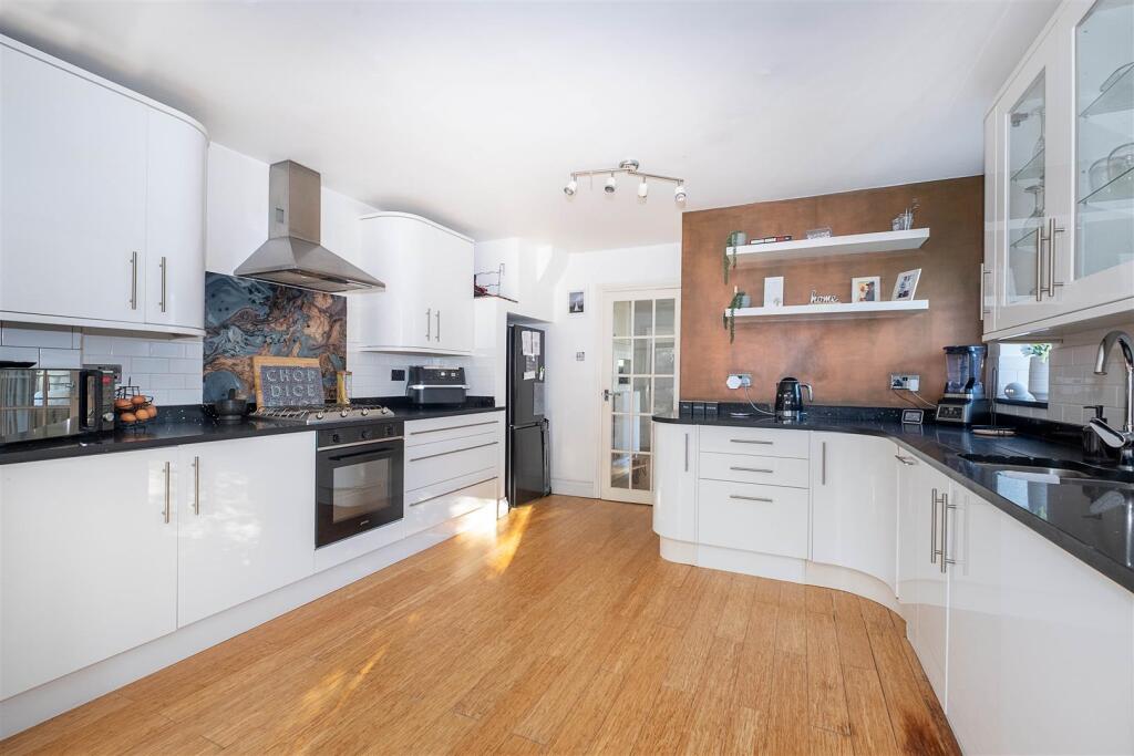 31--LINDEN-CLOSE-0007 copy.jpg