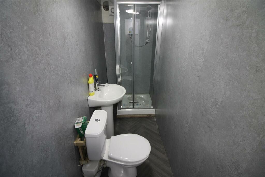 30RPA-Bathroom 3.JPG