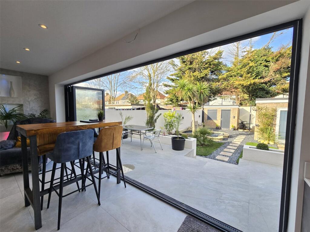 Bi-Fold Garden