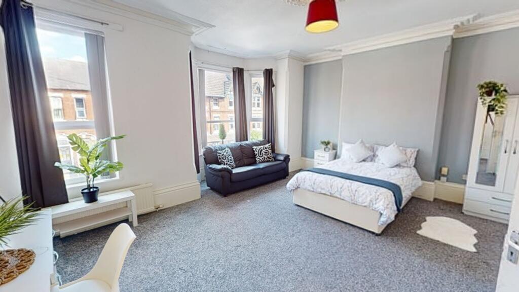 A spacious and bright large double bedroom, per...