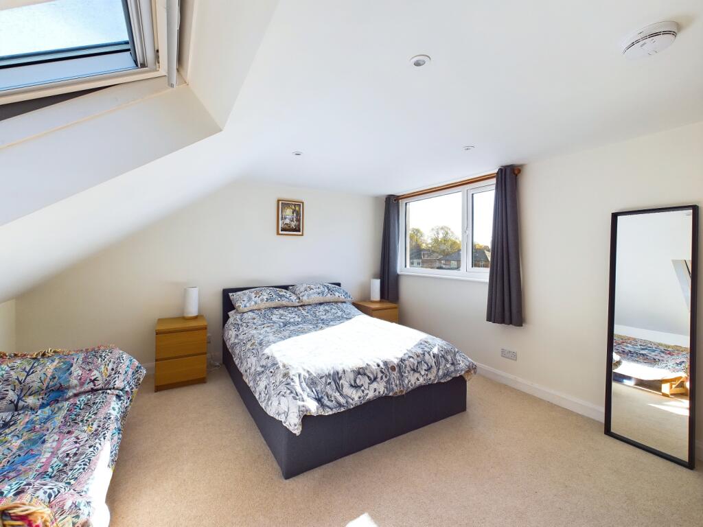 CAM03162G0-PR0170-STILL013 (1)