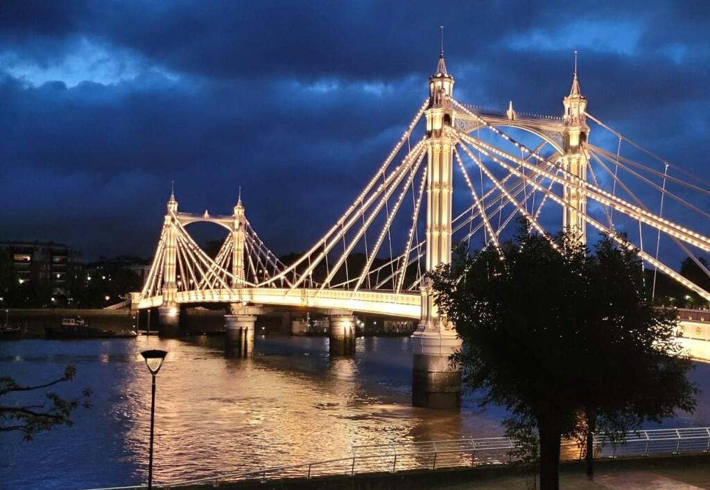 Flat for sale in Battersea by Barrain London