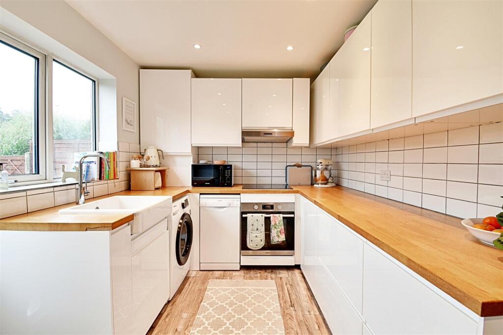 Kitchen 1.jpg