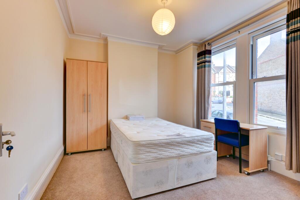9 Coronation Street Bedroom 2 (2)