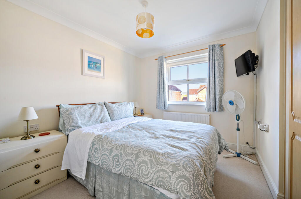 1372734-6-68fb884...