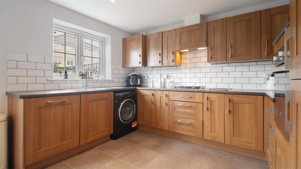 kitchen (2).jpg