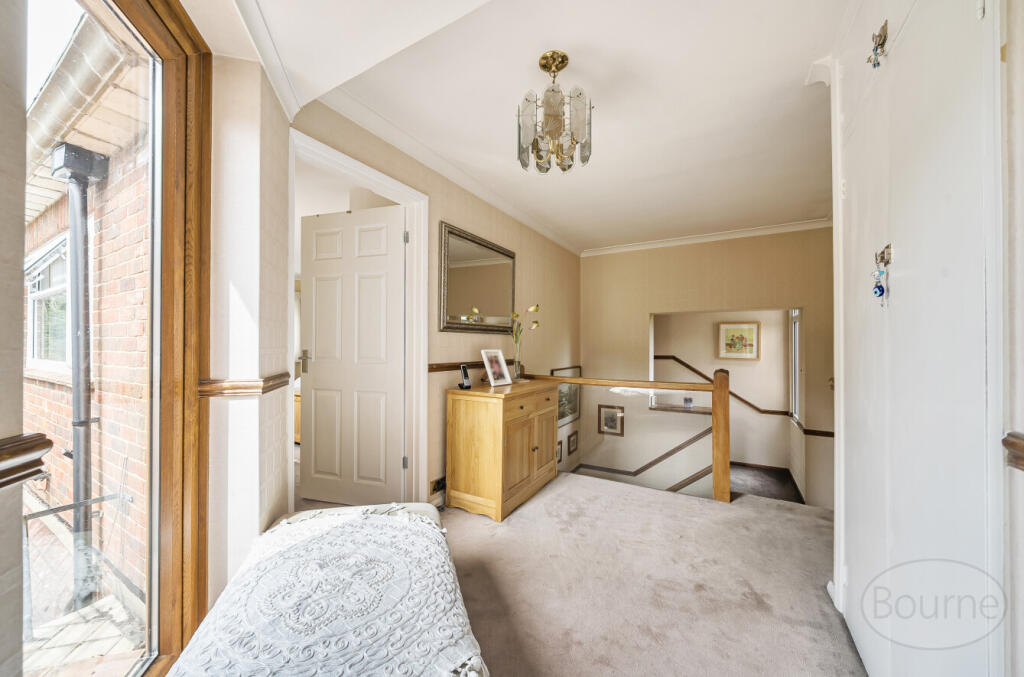 6daef942-63e9-490...