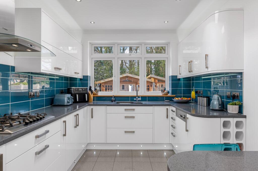 Kitchen-Breakfast Area