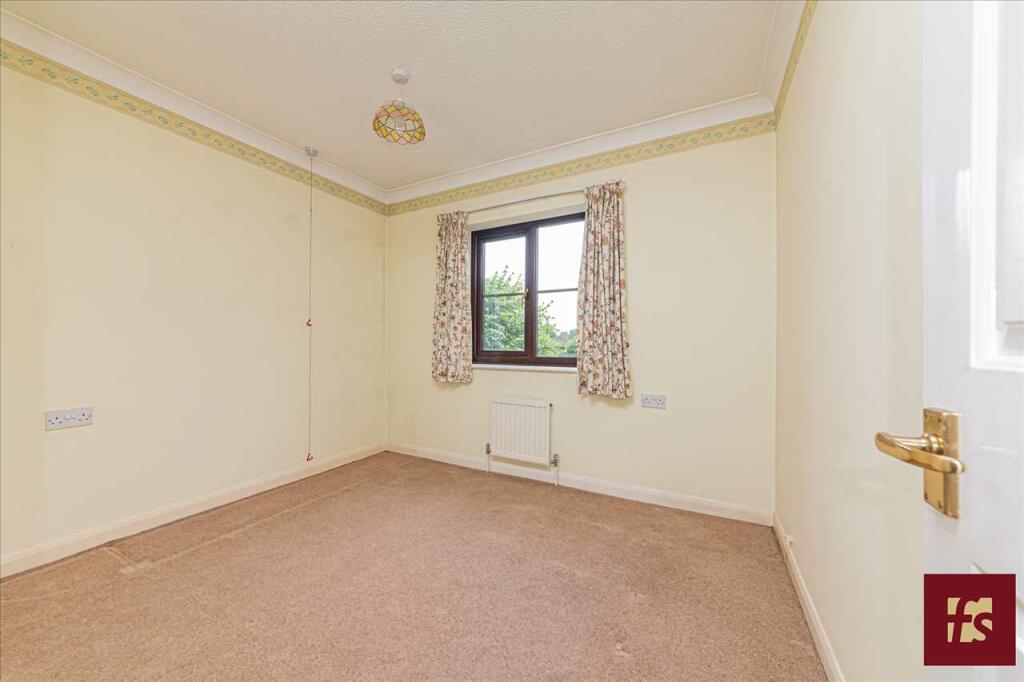 Bedroom Two/Dinin