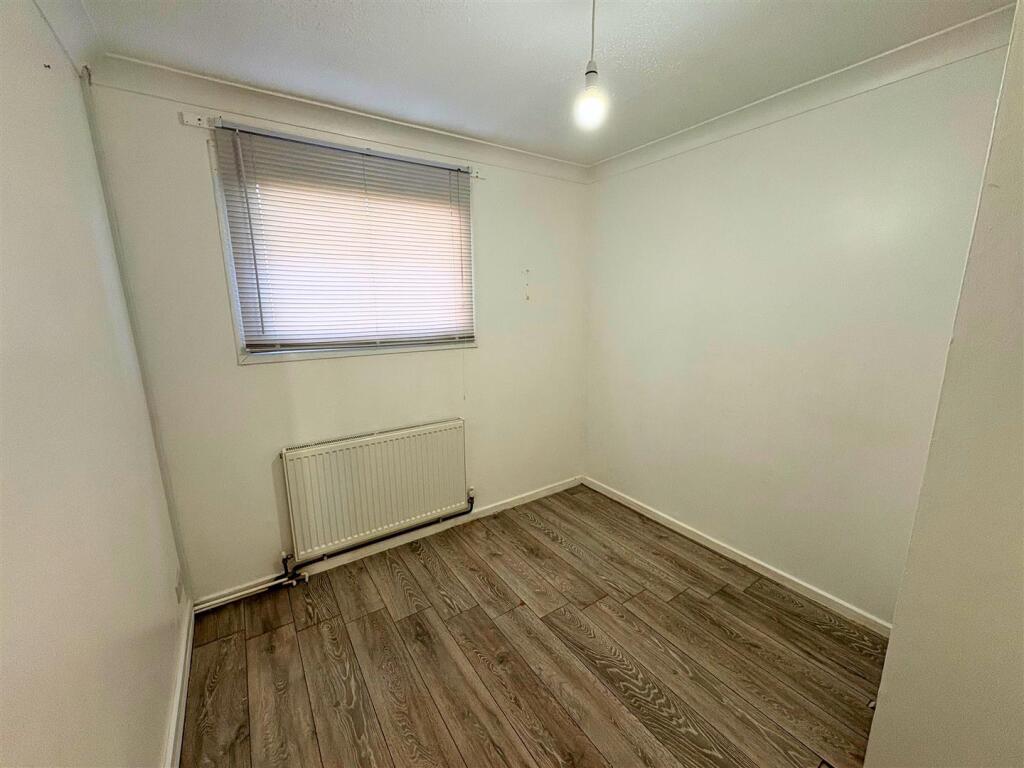 Bedroom 3b (edit).jpg