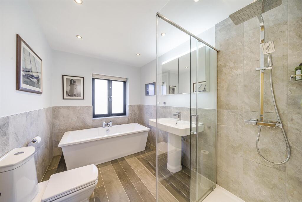 Principal Ensuite Bathroom