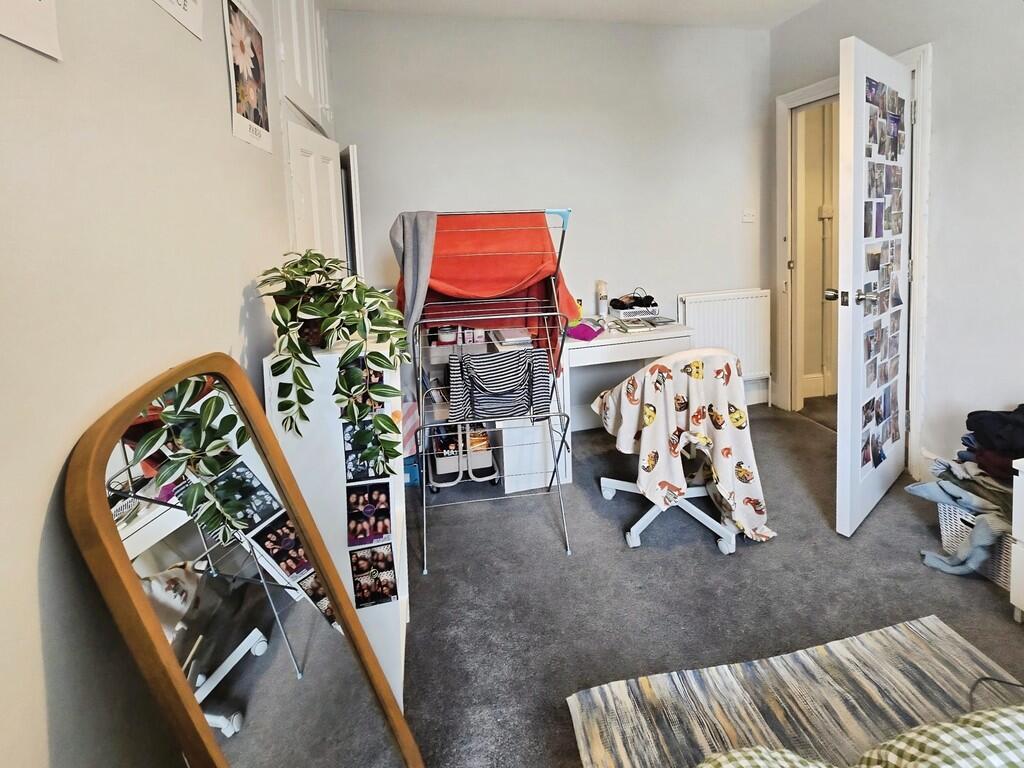 d72ad321-Bedroom ...