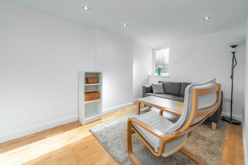 SEL CONTAINED ONE BED APARTMENT