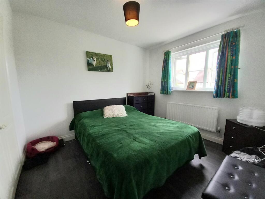 2 Maine Close Bed 2.jpg