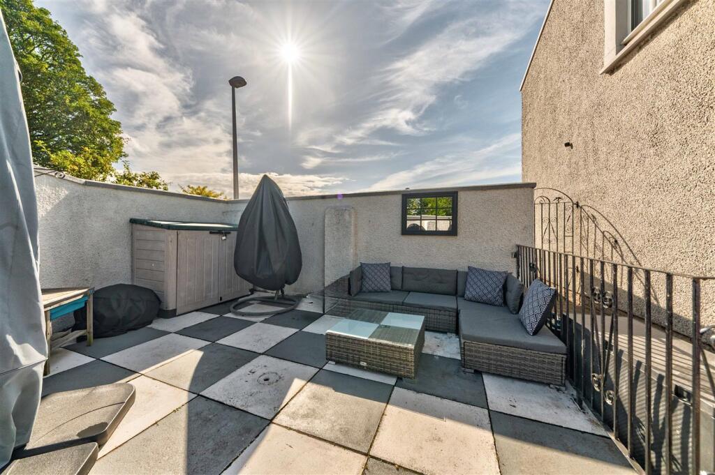 6 Smieton Court Carnoustie-10.JPG