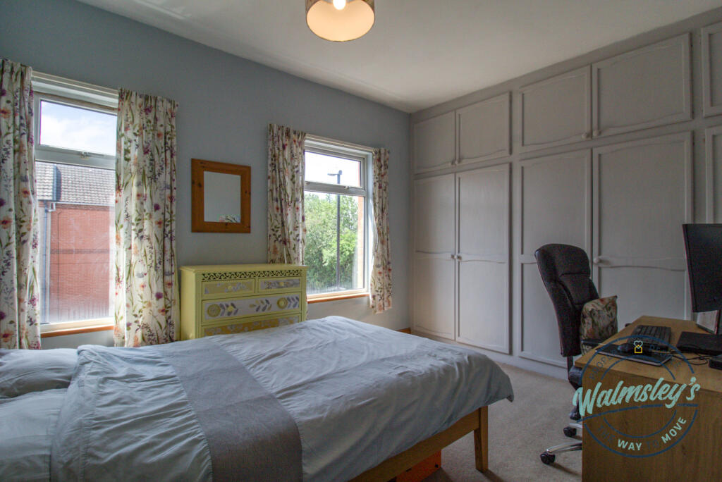 Front 1st floor double bedroom