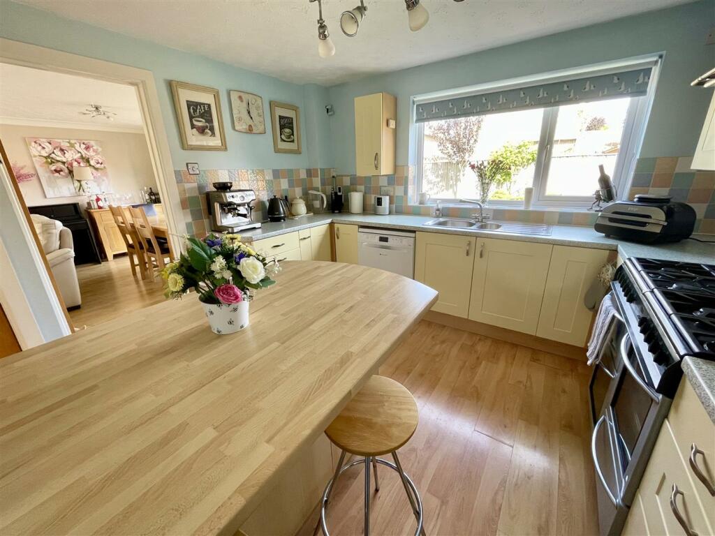 kitchen2.jpg