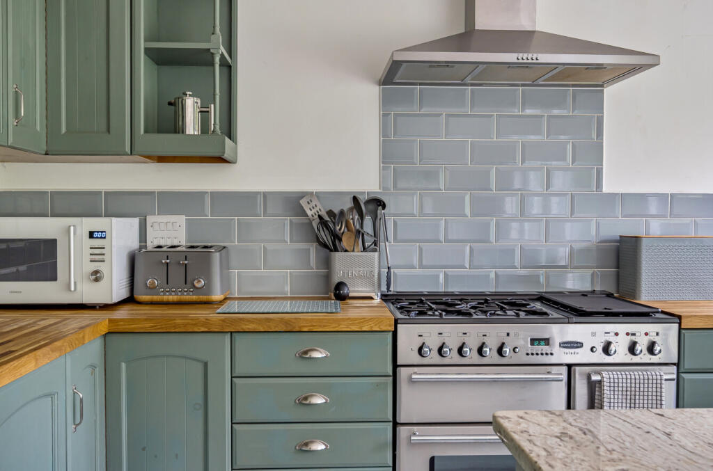 138505276928555290a30