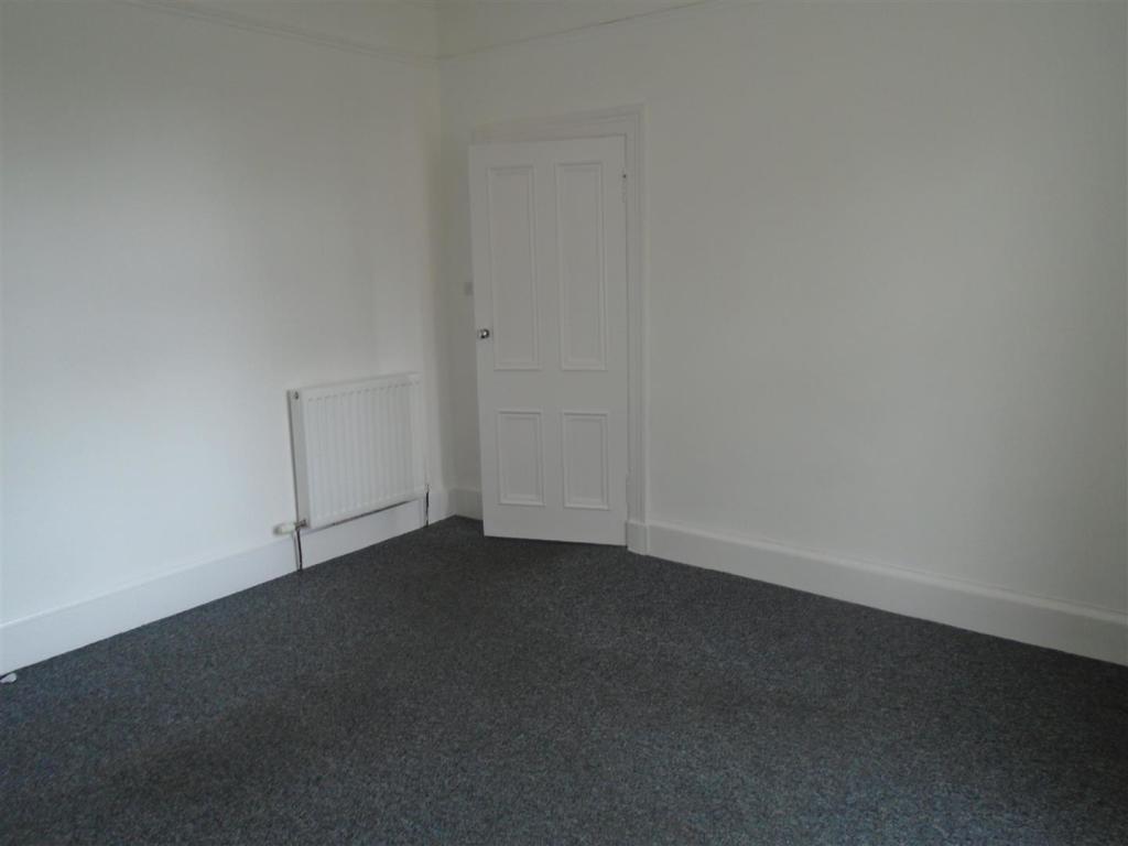 7 Gladstone Road - Livingroom 2.JPG
