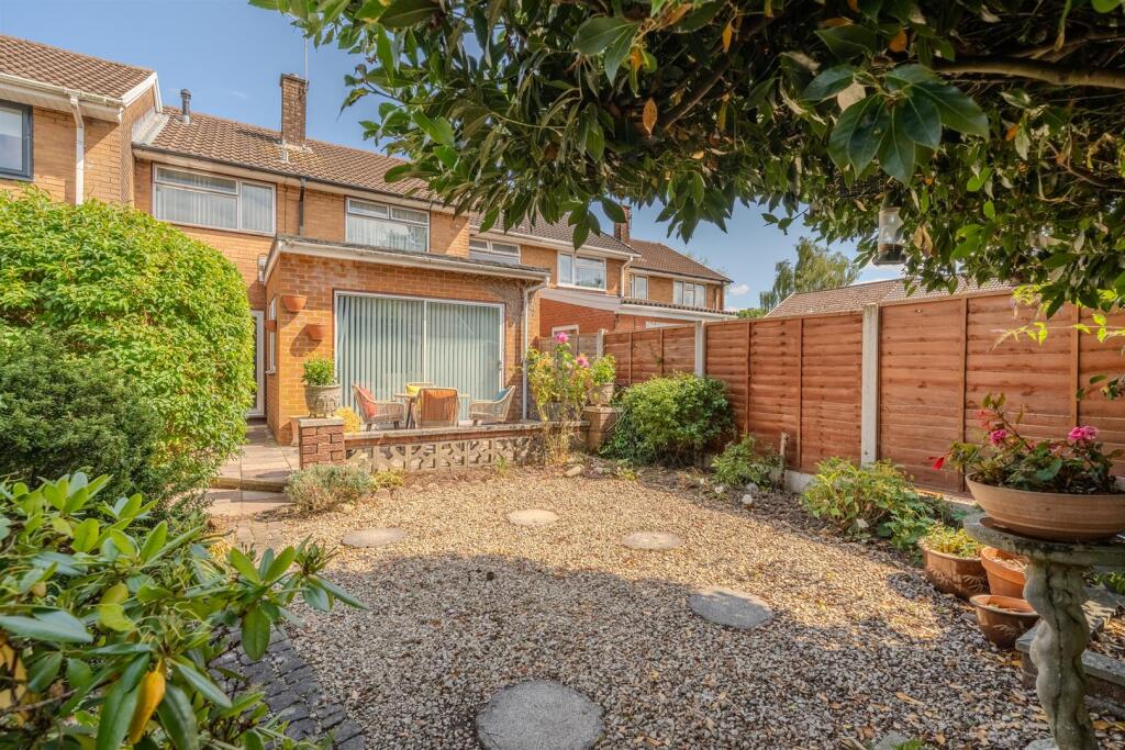 5 Harlech Close-16.jpg