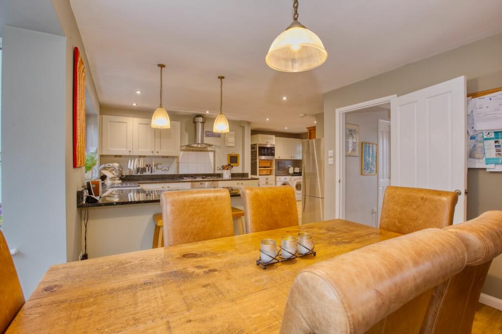 Open Kitchen Diner